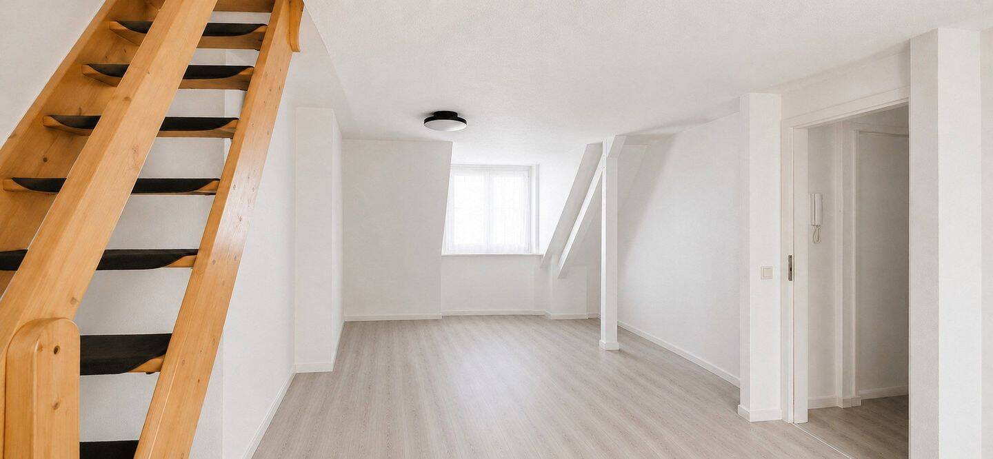 Renovierte Einzimmerwohnung mit Spitzgiebel mit guter Unianbindung, 45145 Essen (Frohnhausen Holsterhausen)