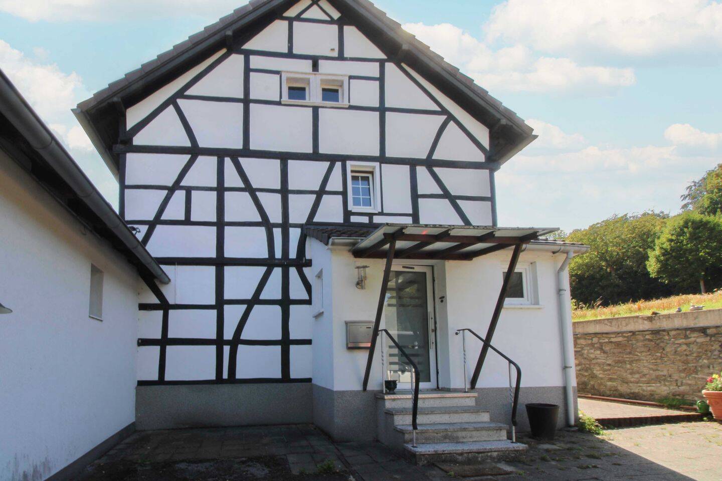 Wohnen mit Charakter: Charmante Fachwerk-Idylle mit Anbau in Essen, 45257 Essen (Byfang Fischlaken Kupferdreh)