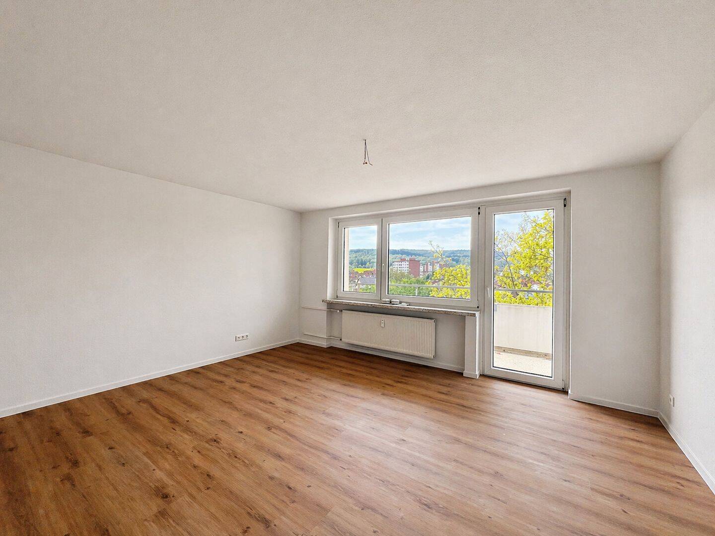Sanierte 3-Zimmer-Wohnung mit Loggia, Aufzug & traumhaftem Weitblick in Barsingh./ Egestorf, 30890 Barsinghausen