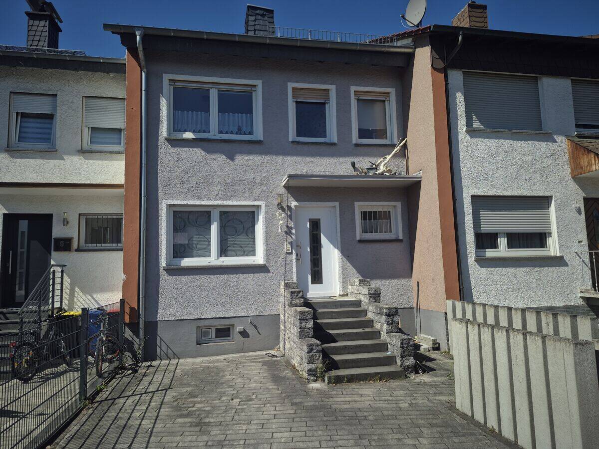 Einziehen statt sanieren – gepflegtes Reihenmittelhaus mit schönem Garten, 63457 Hanau