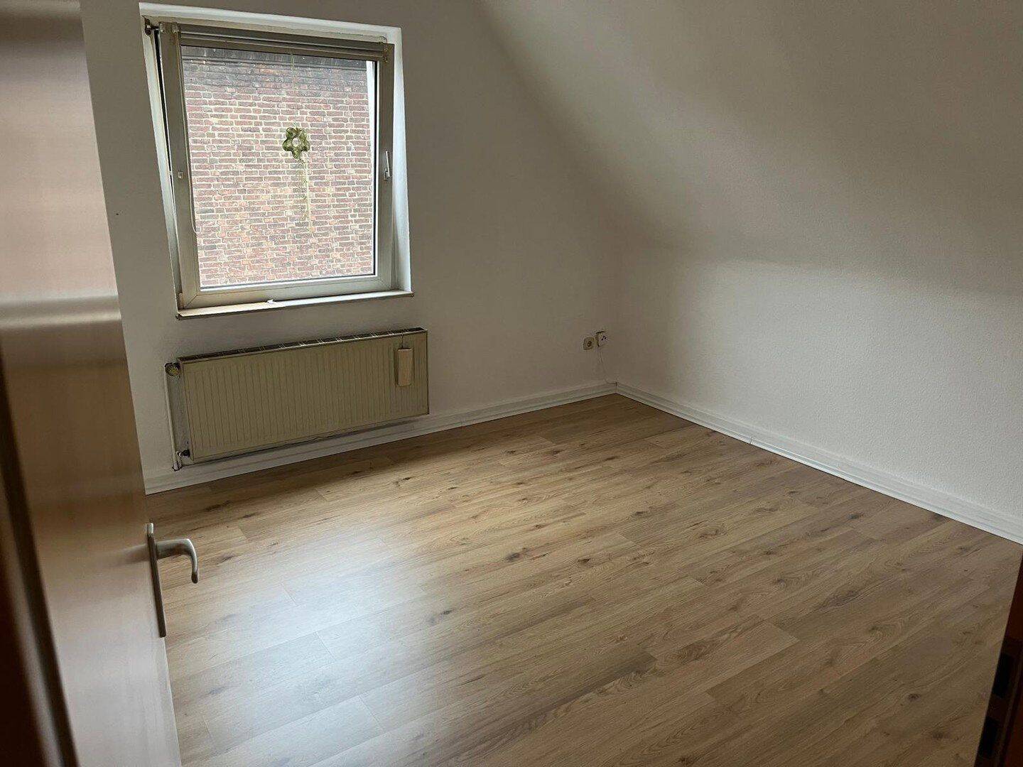 Gepflegte 2-Zimmer-Dachgeschosswohnung in Oberhausen – ab 01.11.2026 zu vermieten, 46147 Oberhausen (Alsfeld Holten Schmachtendorf Sterkrade-Nord)