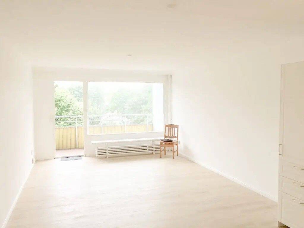 Besichtigung: 19.8. um 19 Uhr: Schöne Single-Wohnung mit EBK, Vollbad + Blick ins Grüne, 25421 Pinneberg