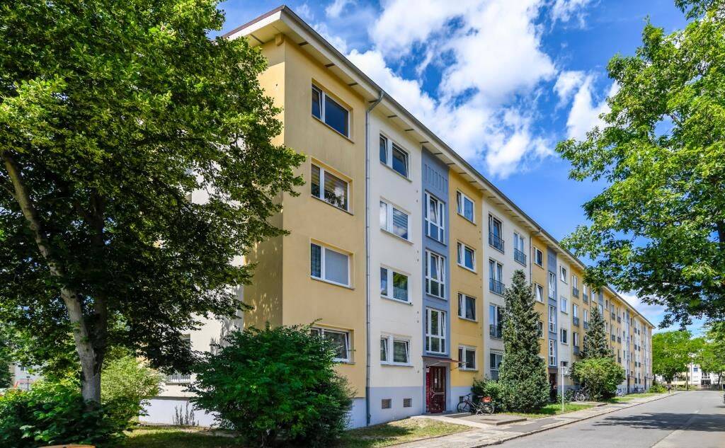 4-Raum-Erdgeschosswohnung mit Tageslichtbad, Dusche und Balkon, 2977 Hoyerswerda
