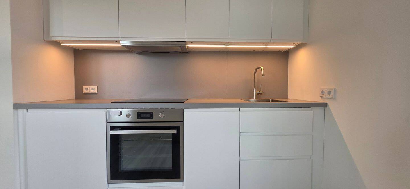 Frisch saniertes Schmuckstück: Moderne 2,5-Zimmer-Wohnung mit neuer Einbauküche & Stellplatz in Hochheim-Massenheim, 65239 Hochheim am Main
