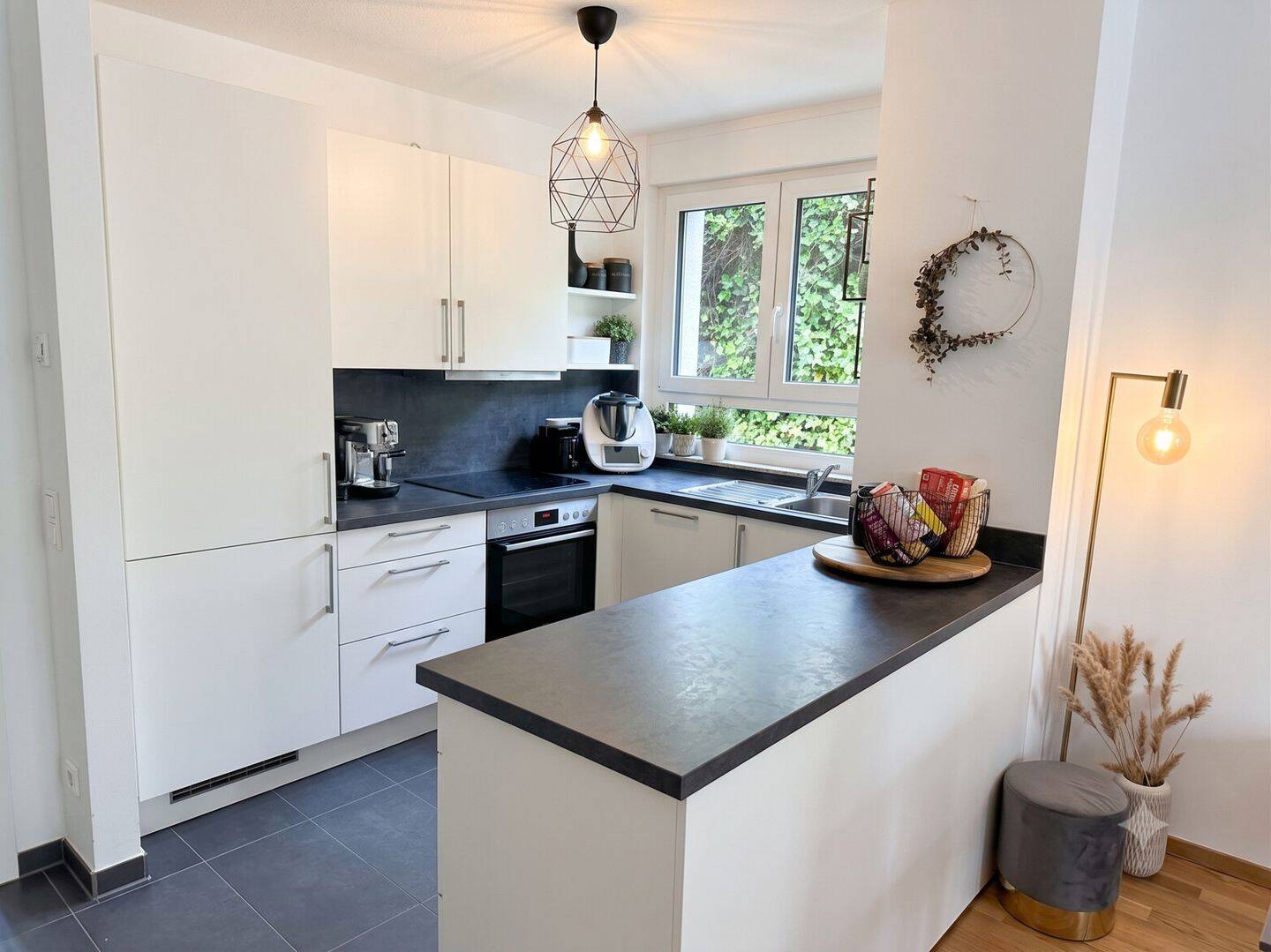 Neuwertige 3-Zi.-EG-Wohnung in Mainz-Hechtsheim: Ruhig, mit Terrasse, EBK & TG-Stellplatz, 55129 Mainz (Bretzenheim Ebersheim Hechtsheim)