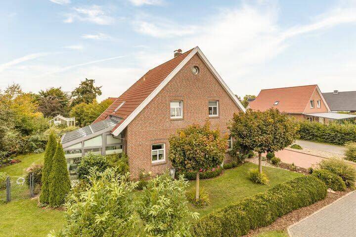 Stilvolles Wohnen nahe Ditzum – Einfamilienhaus mit Einliegerwohnung & Traumgarten, 26831 Bunde