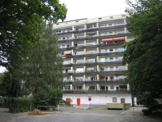 Geräumige Wohnung zu vermieten 1 ganzes + 2 halbe Zimmer, 22337 Hamburg (Hamburg-Nord Alsterdorf Ohlsdorf)
