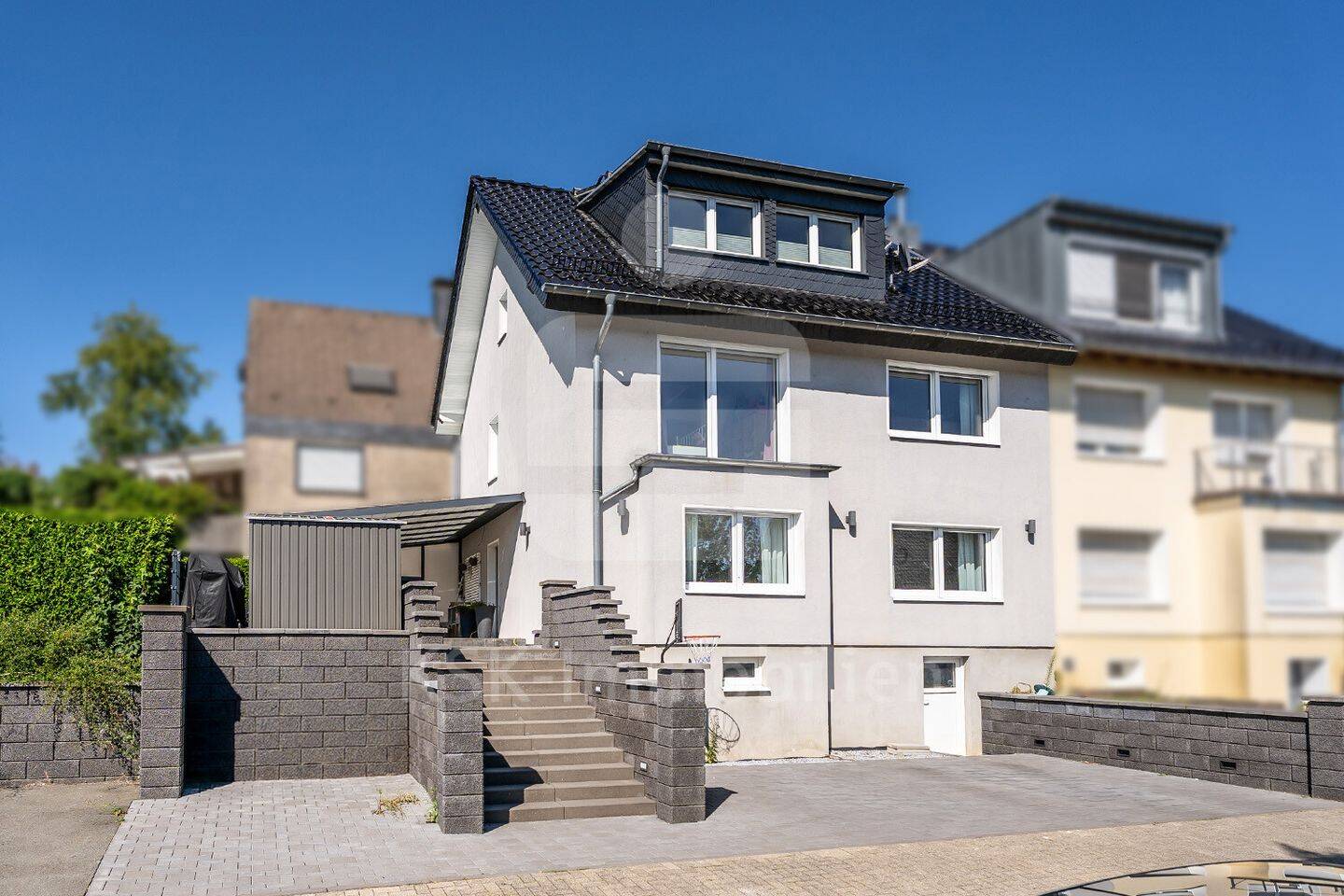 Saniertes Einfamilienhaus mit Außenpool in der „Neyesiedlung“! Einziehen und Wohlfühlen!, 51688 Wipperfürth