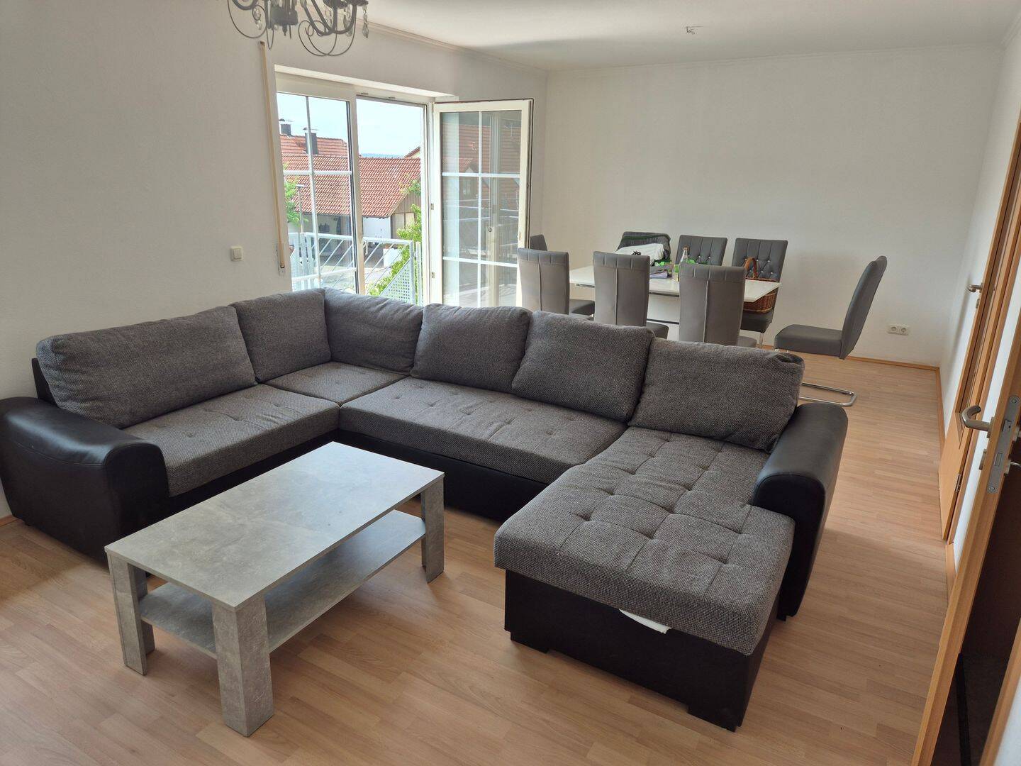 Großzügige 5 Zimmer Wohnung auf zwei Etagen mit schönen Ausblick in Schambach zu vermieten, 91757 Treuchtlingen