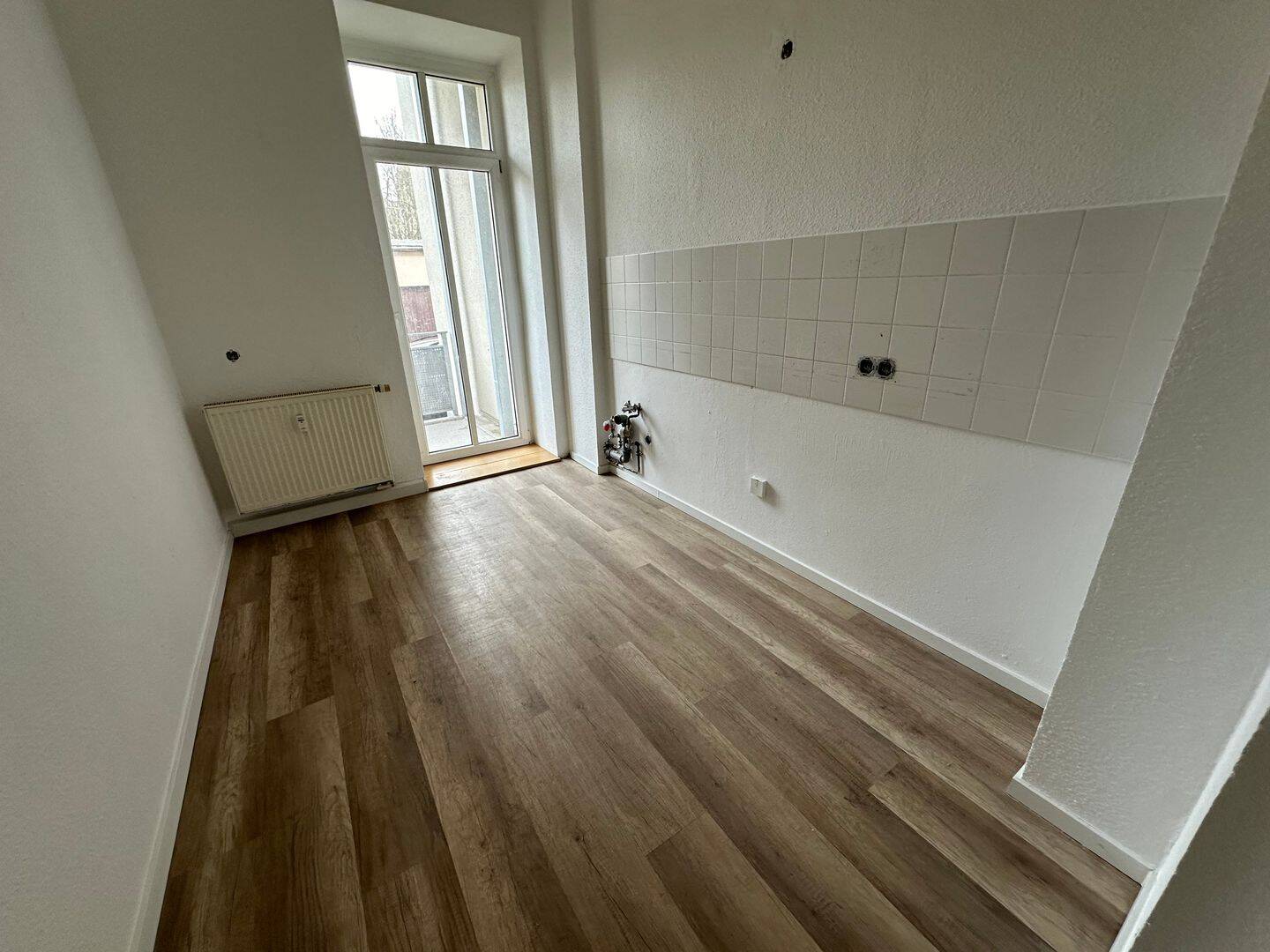 Frei ab 1.10.26 – WG gerecht *Laminat  * Balkon an der Küche* Wanne, 9126 Chemnitz (Altchemnitz Bernsdorf Gablenz Lutherviertel Sonnenberg)