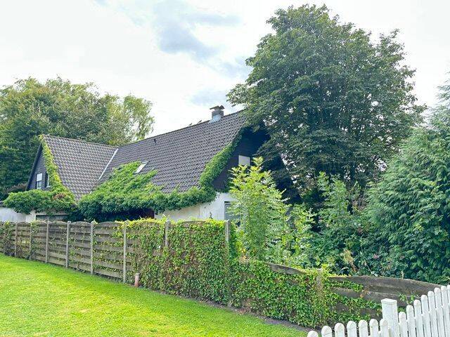 Großes Grundstück mit Einfamilienhaus in Upgant-Schott, 26529 Upgant-Schott