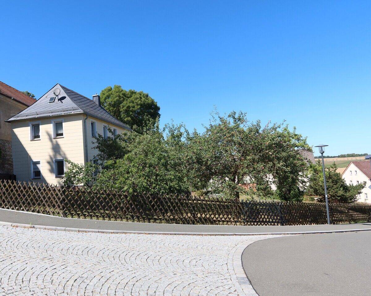 Umgeben von Romantik und Geschichte Ehemaliges Forsthaus mit 2 Garagen, 95185 Gattendorf