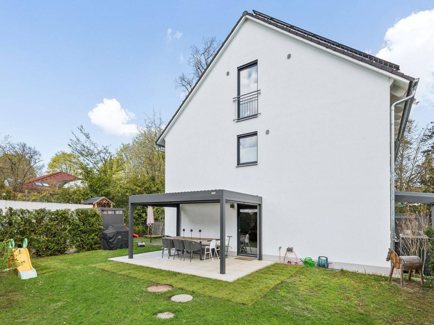 Moderne und familienfreundliche Doppelhaushälfte in ruhiger Lage von Planegg, 82152 Planegg