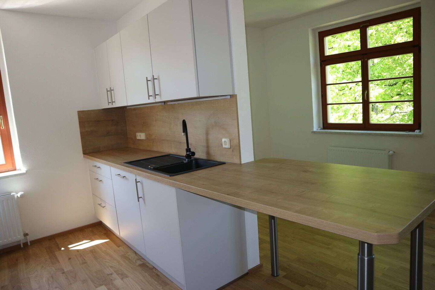 Frei ab 1.10. – Parkett – Tageslichtbad – EBK INKLUSIVE – im 2.OG, 9131 Chemnitz (Ebersdorf Hilbersdorf)