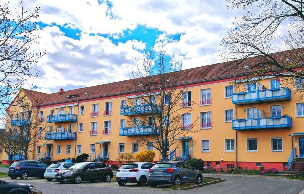 Große 2-Raumwohnung mit Badewanne, Dusche und Balkon, 2977 Hoyerswerda