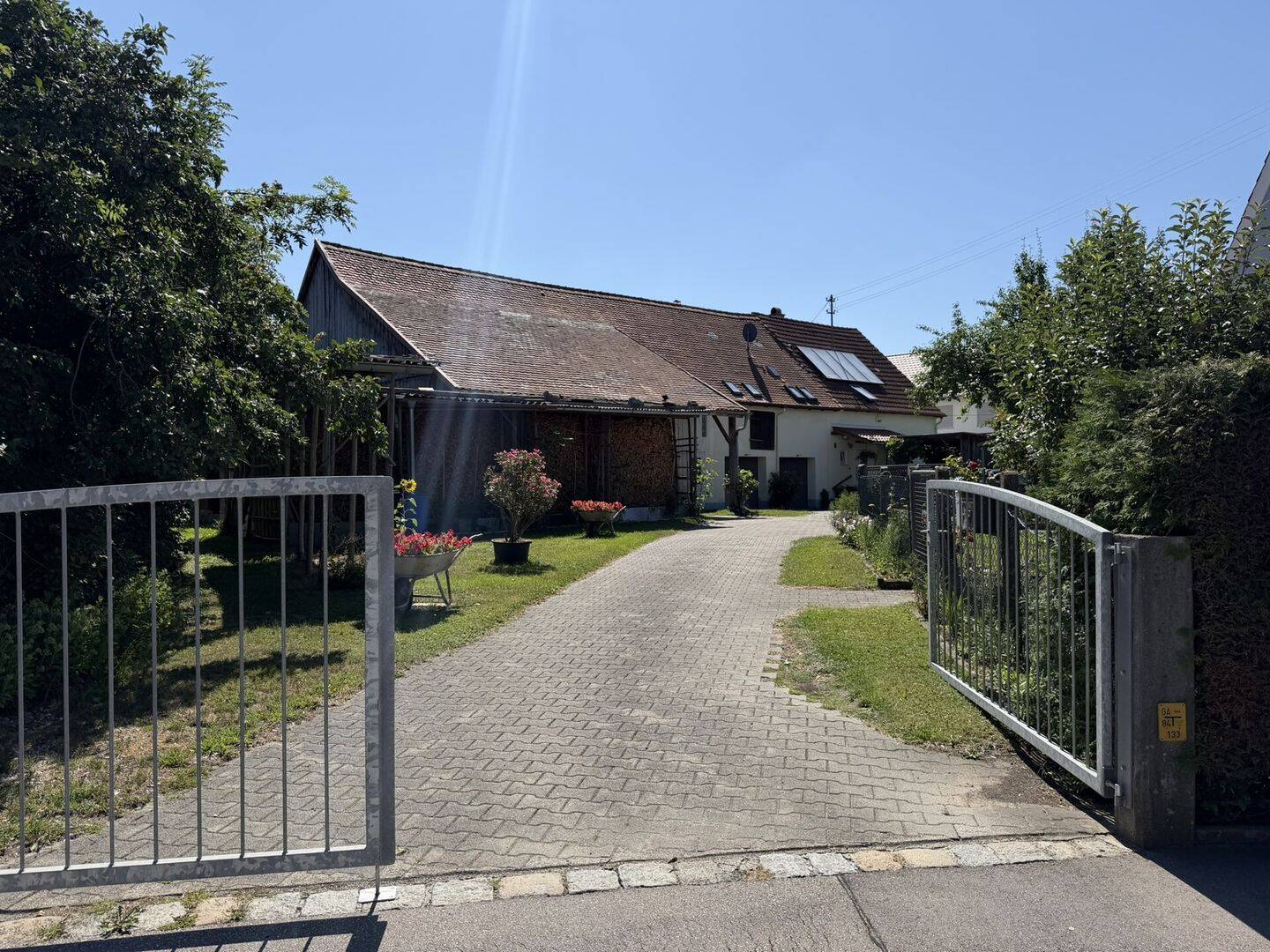 Schönes großes Bauernhaus mit Einliegerwohnung auf 1230m² Grundstücksfläche, 86830 Schwabmünchen