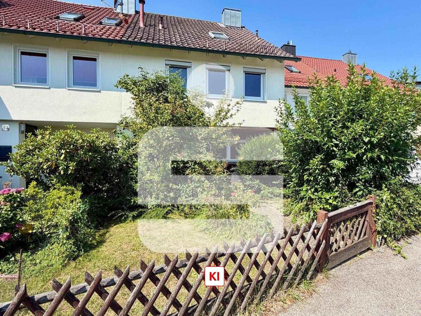 Familienglück kompakt verpackt! Reihenmittelhaus in Amberg Raigeringer Höhe, 92224 Amberg