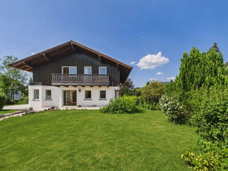Stilvoll renoviertes Einfamilienhaus mit großem Garten, 82041 Oberhaching
