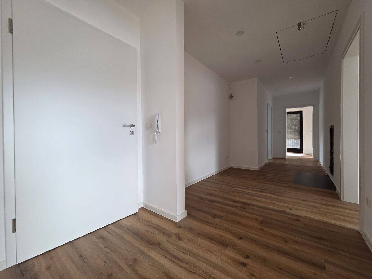 Sehr schöne 3- oder 4-Zimmer-DG-Wohnung mit Balkon und Garage in Altenstadt/WN zu vermieten!, 92665 Altenstadt a.d. Waldnaab