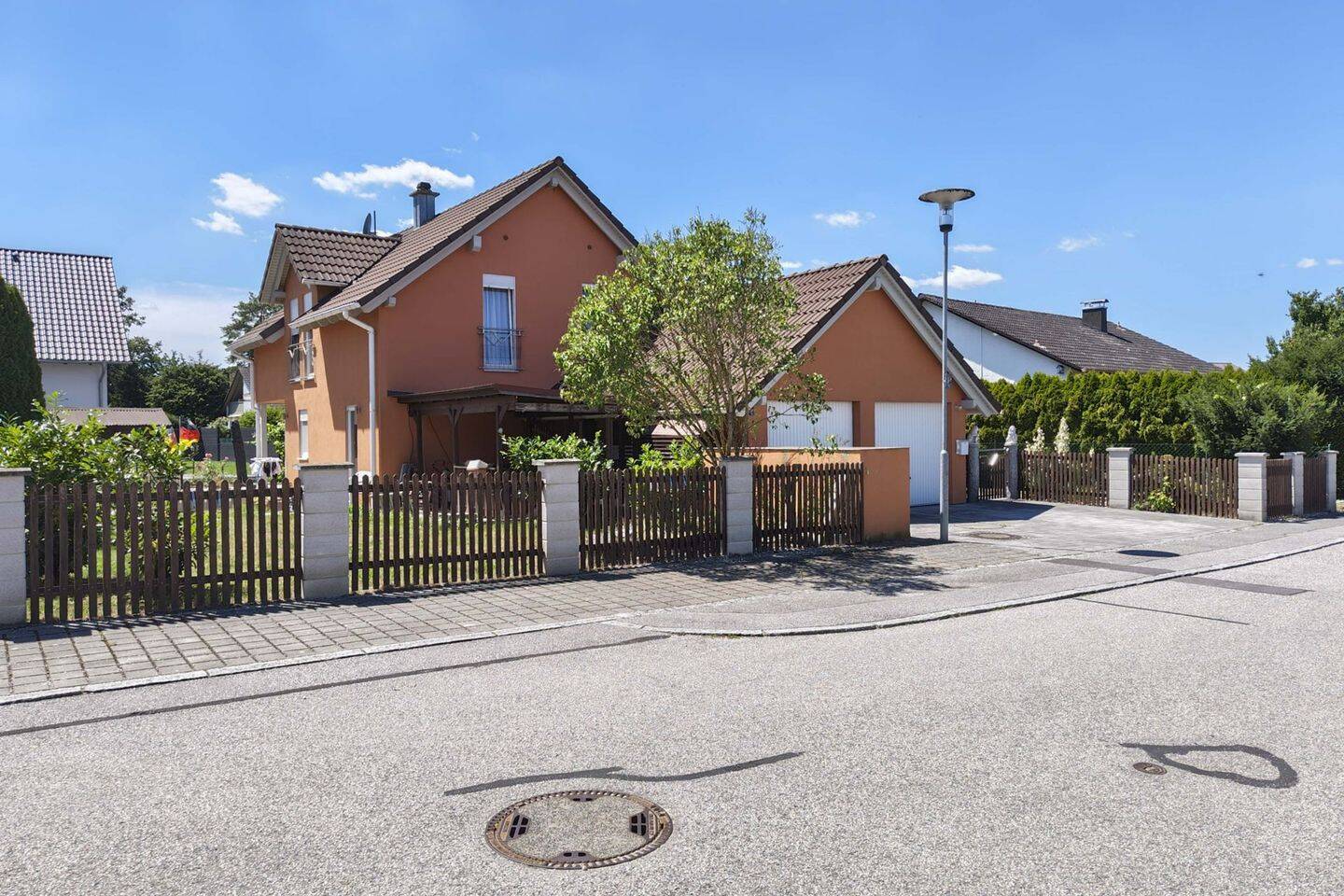 Familienfreundliches Einfamilienhaus mit Garten, Klima und Doppelgarage, 84109 Wörth a.d. Isar (Wörth)