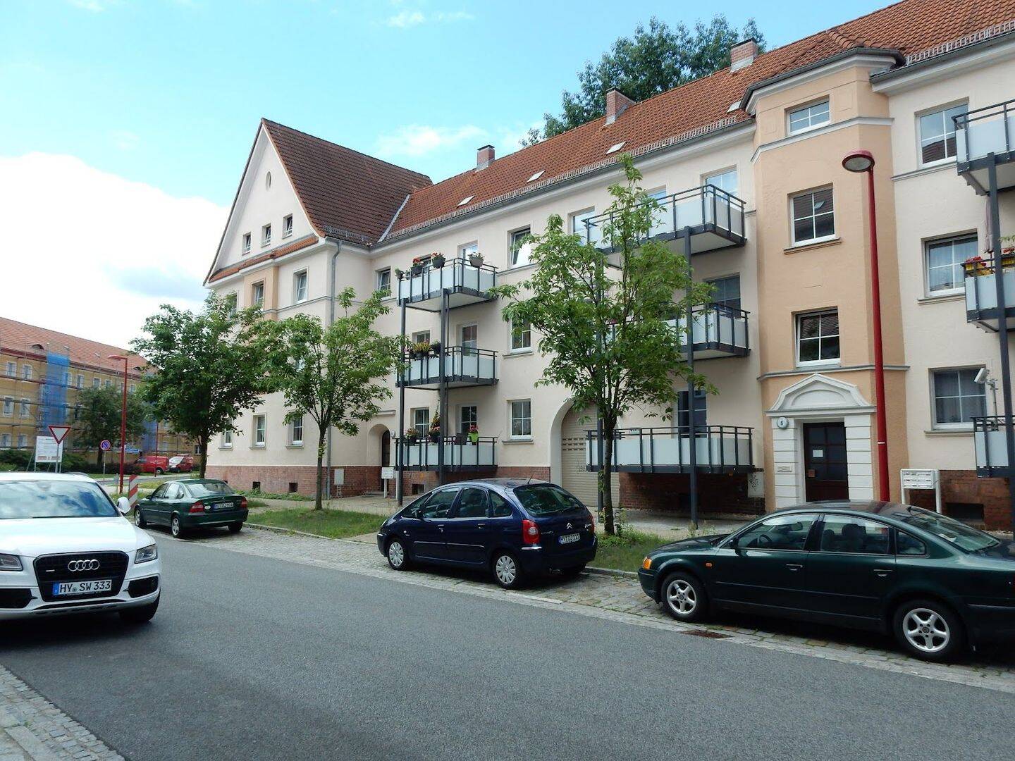 Charmante 3-Raumwohnung mit Balkon, Bad mit Fenster und Mieterkeller, 2977 Hoyerswerda