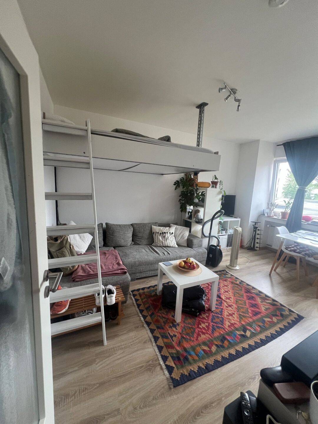 Helle 1-Zimmer-Wohnung mit Hochbett in Köln-Kalk (Kalker Hauptstraße), 51103 Köln (Kalk Höhenberg Merheim Vingst)