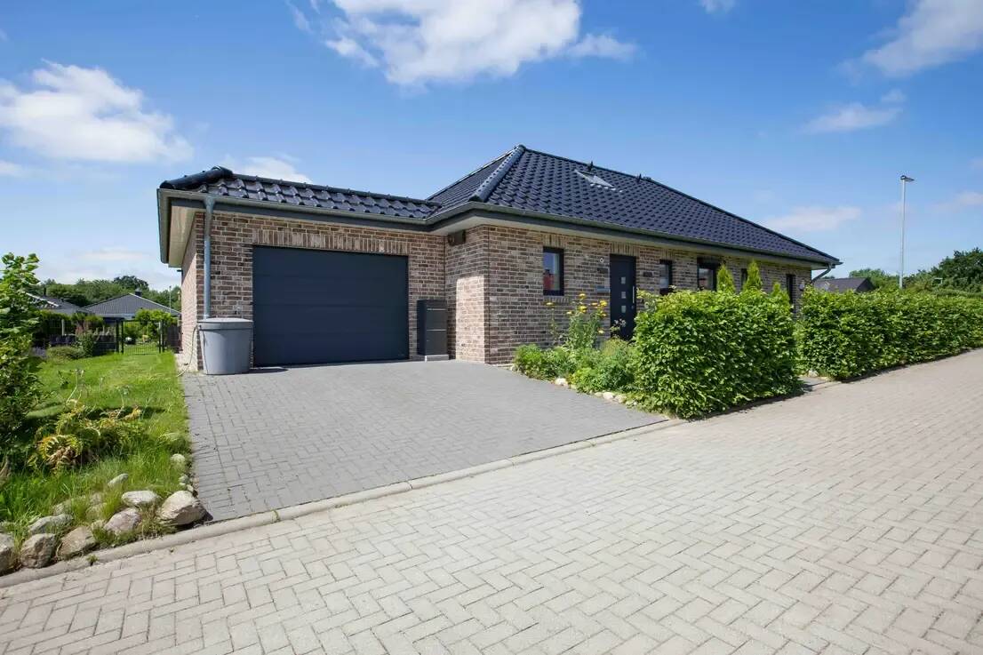 Winkelbungalow mit hochwertiger Ausstattung und moderner Haustechnik, 24392 Süderbrarup