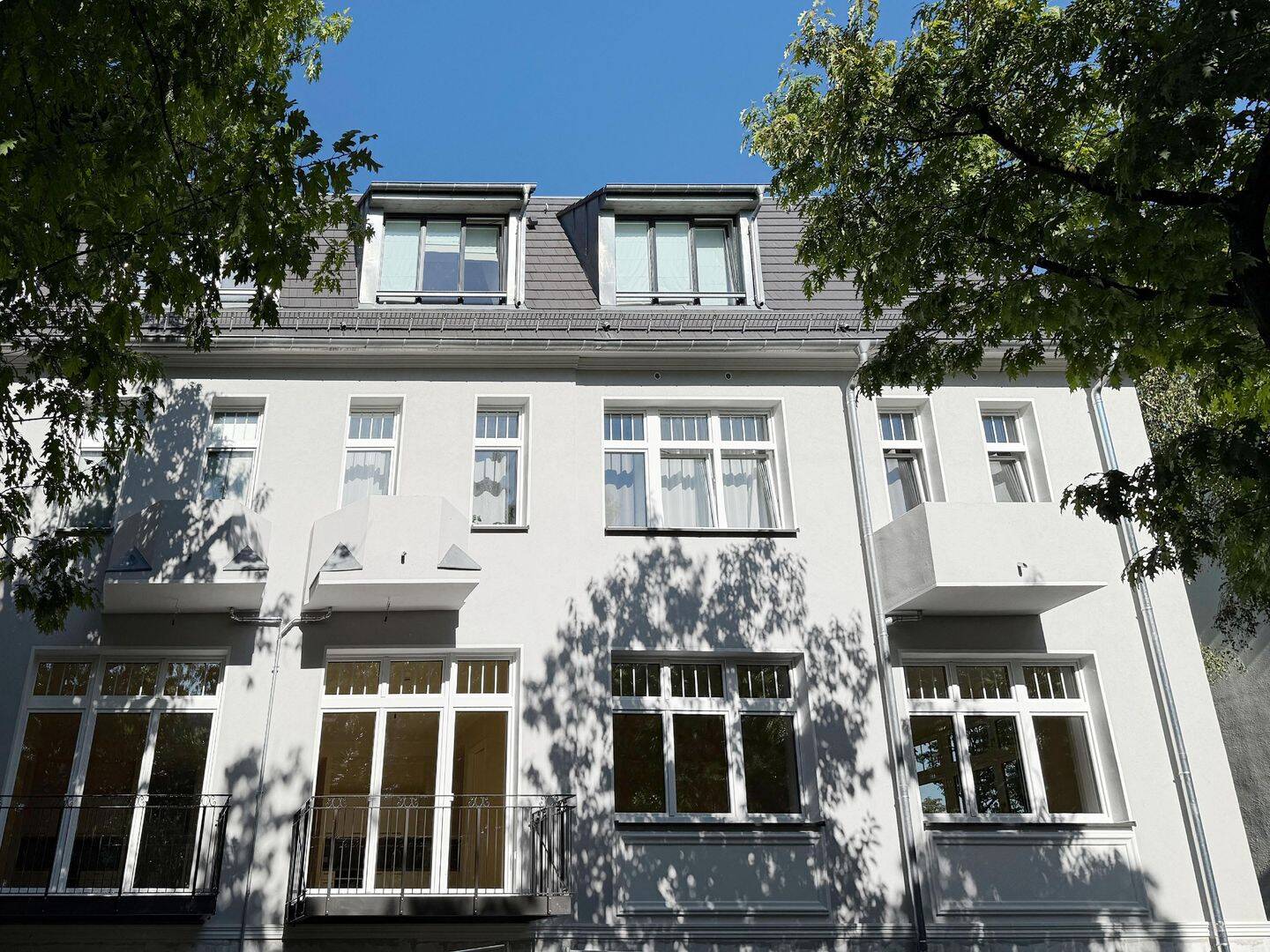 Lichtdurchflutete Dachgeschosswohnung mit privater Aufdachterrasse, 12247 Berlin (Steglitz-Zehlendorf Lankwitz Steglitz)