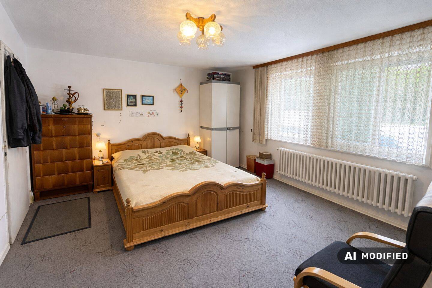 Platz für die Familie: 6 Zimmer, ausgebauter Dachbereich, Vollkeller und 3 Garagen, 73431 Aalen