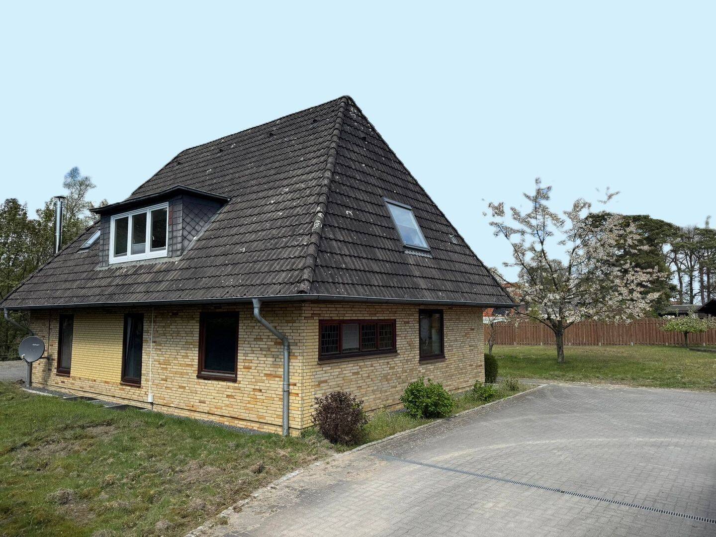 Charmantes Einfamilienhaus mit Einliegerwohnung, 21244 Buchholz in der Nordheide