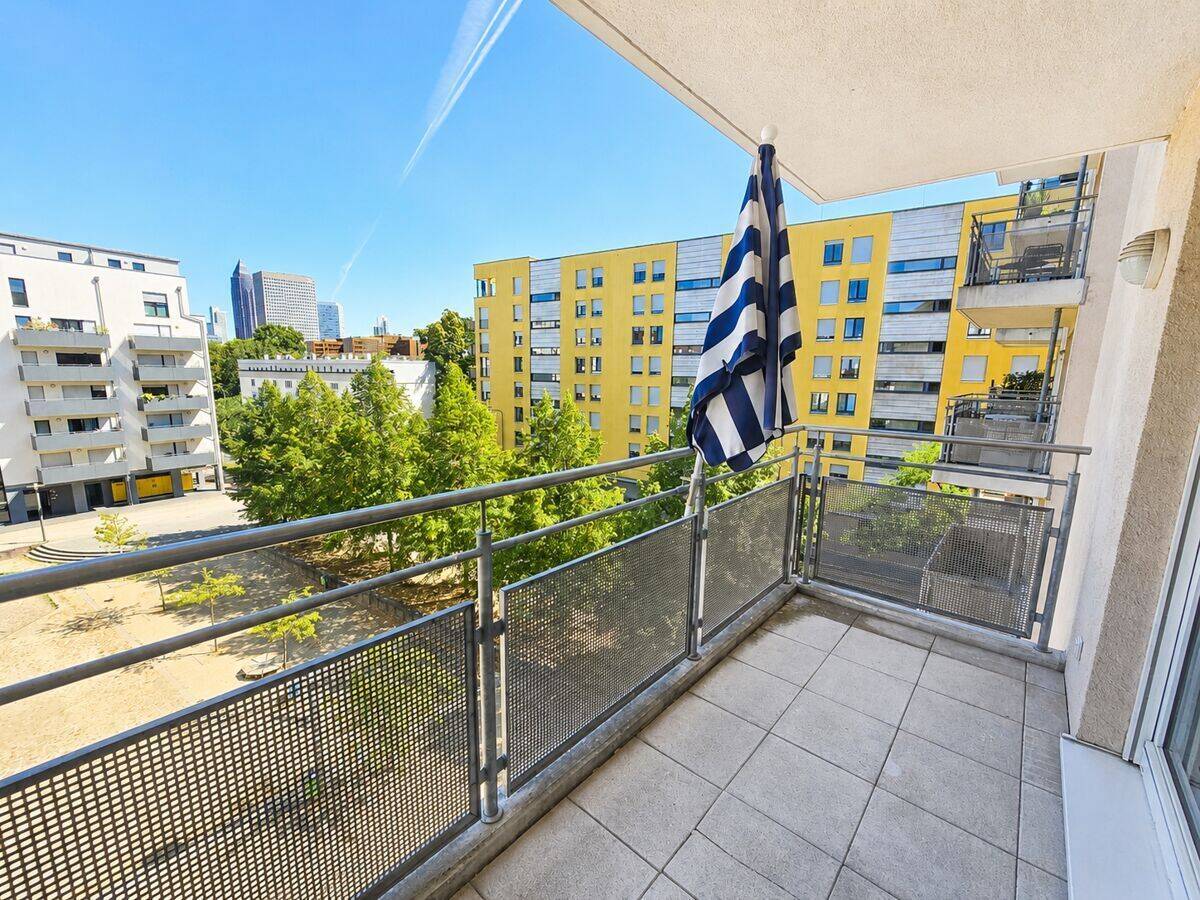 Exklusive 1-Zimmer-Wohnung mit Balkon, Skylineblick & TG-Stellplatz in Bestlage Bockenheim, 60486 Frankfurt am Main (Bockenheim Gallus Rödelheim Westend-Süd)