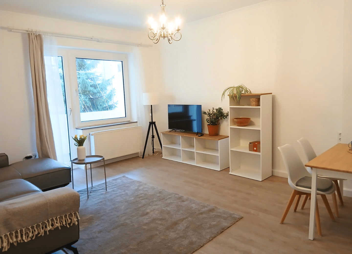 Vollmöbliertes 2-Zimmer-City-Apartment mit Balkon – alles im Preis, 40215 Düsseldorf (Friedrichstadt)