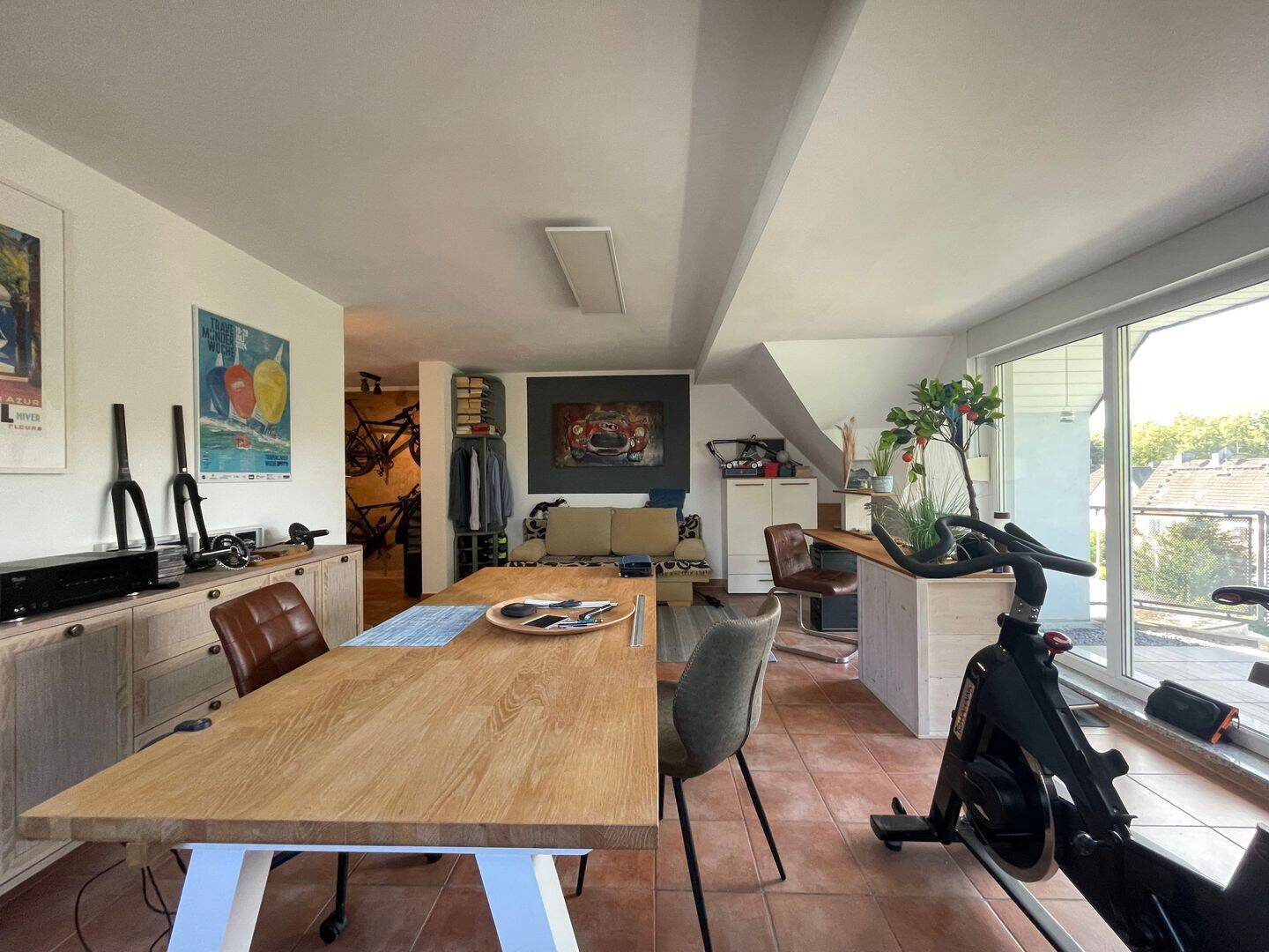 WOHNEN, WO ANDERE SPAZIEREN GEHEN!  Gepflegte Dachgeschosswohnung mit Balkon und Garage nahe dem Rheinvorland, 47228 Duisburg (Bergheim Friemersheim Hochemmerich Winkelhausen)