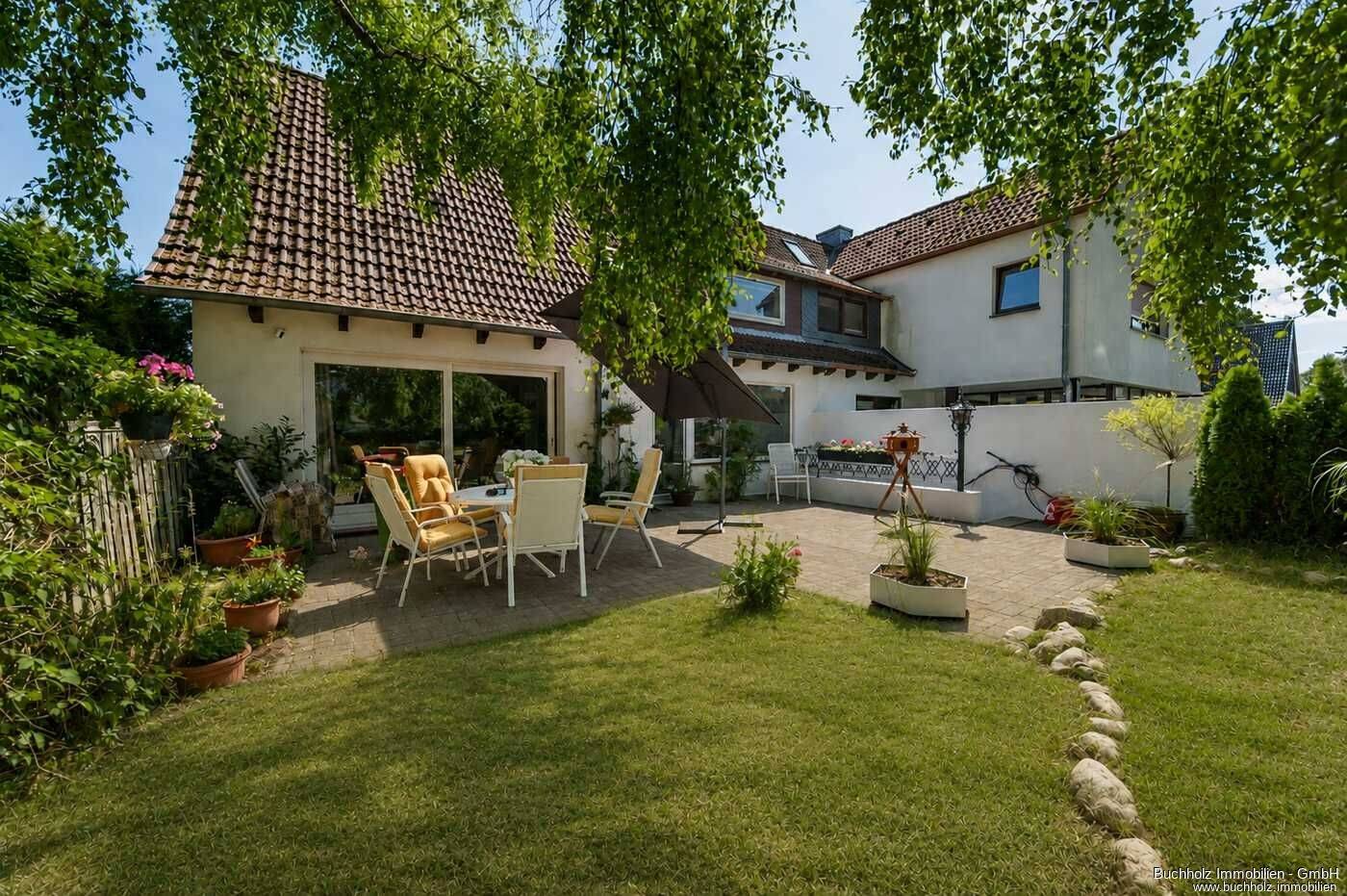 Wohlfühl-Doppelhaushälfte in Sackgassenlage mit traumhaftem Garten, Vollkeller, Garage, 21077 Hamburg (Harburg)