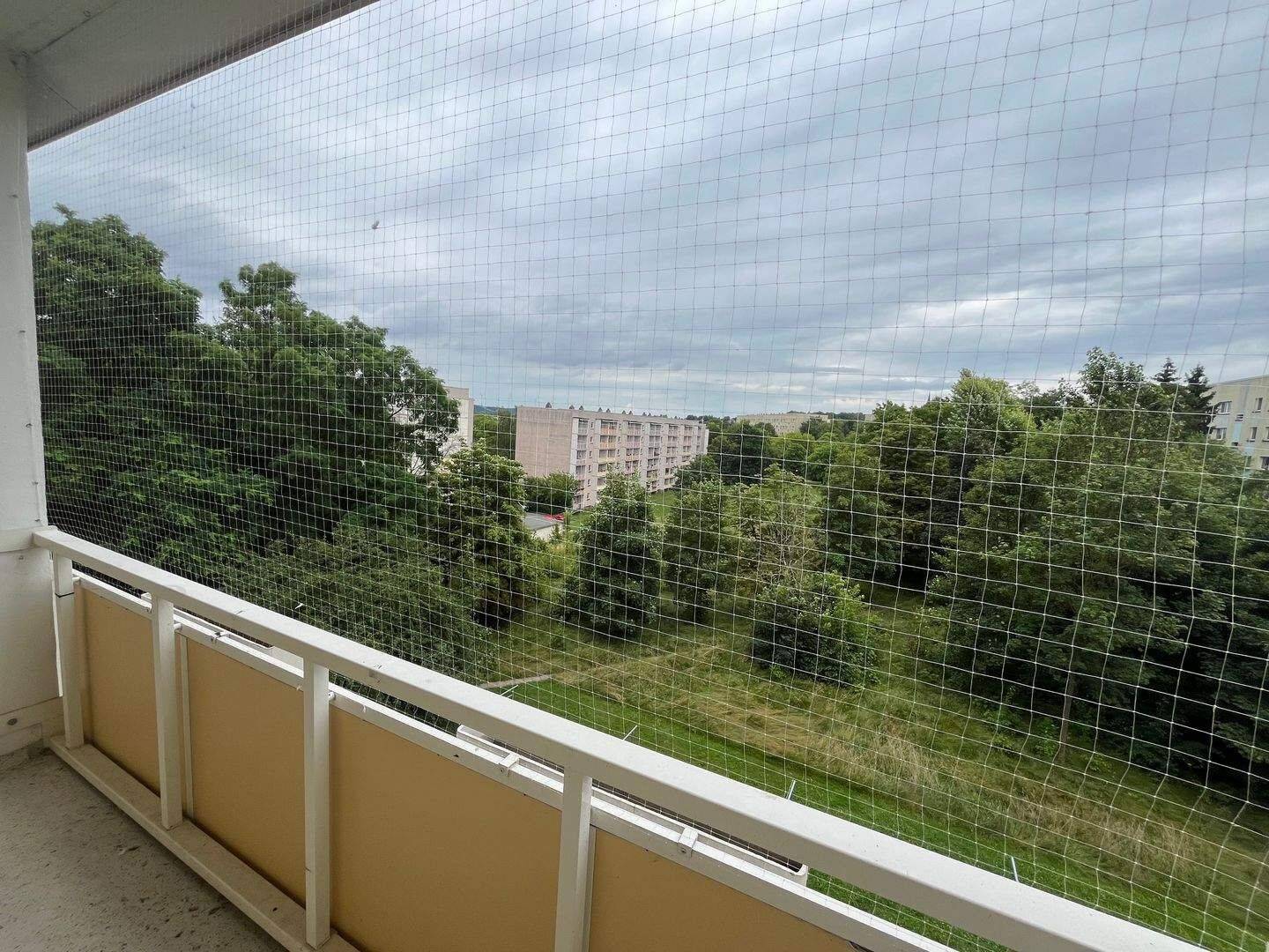 Sanierte 3-Zimmer-Wohnung mit Balkon und EBK auf Wunsch!, 8062 Zwickau