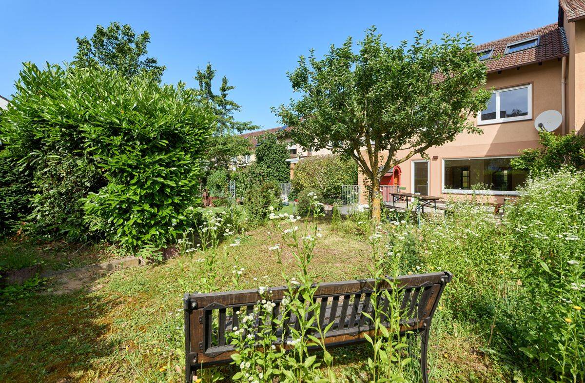 ONLY 10 MINUTES TO CLAY! Approx. 150 m² townhouse with 5-room, 4-bed, garden + garage *Pets allowed*, 55246 Wiesbaden (Mainz-Kostheim)