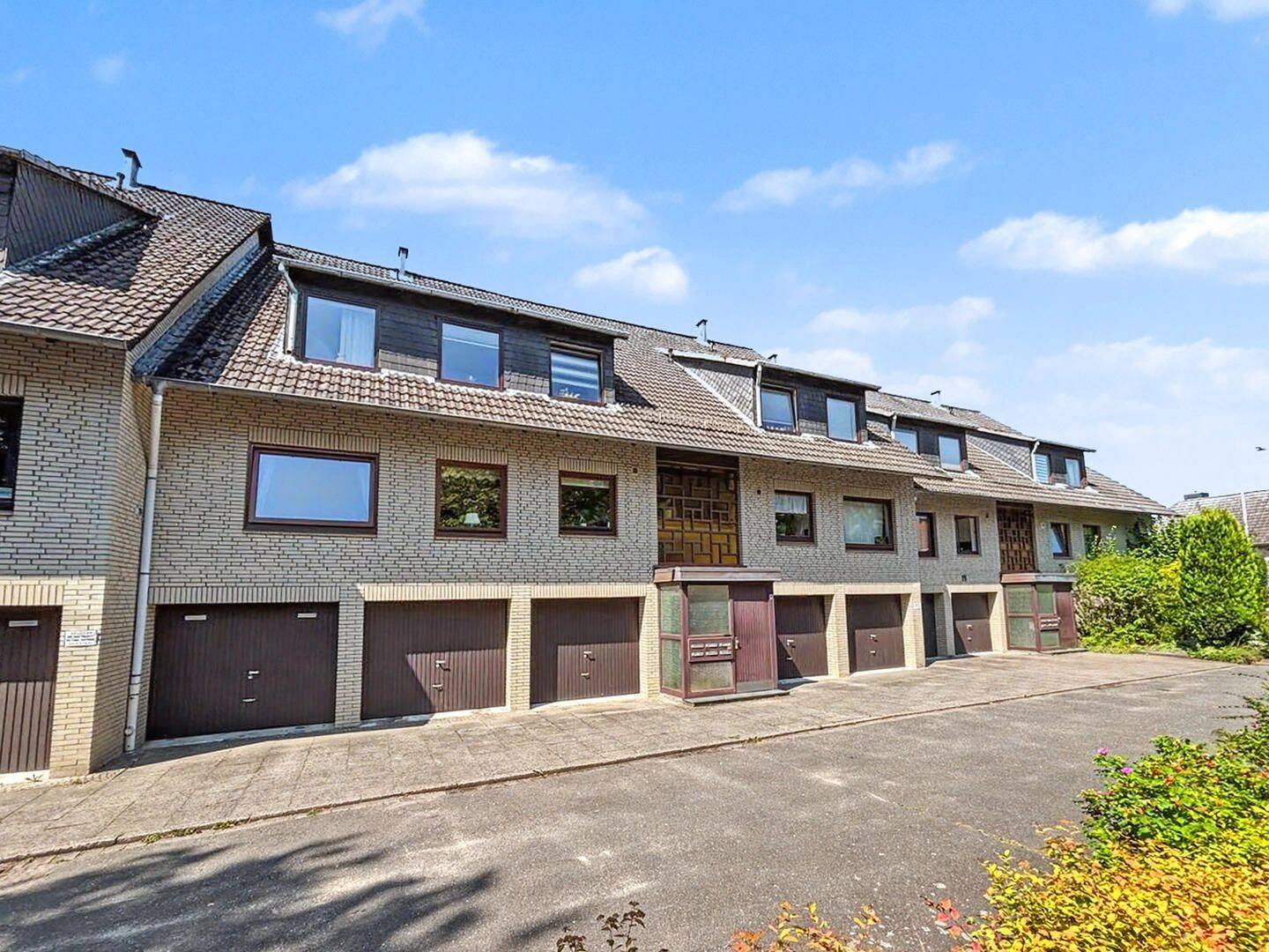 Lichtdurchflutete 2,5-Zimmer-Dachgeschosswohnung mit Loggia und Platz zum Wohlfühlen in Schenefeld, 22869 Schenefeld