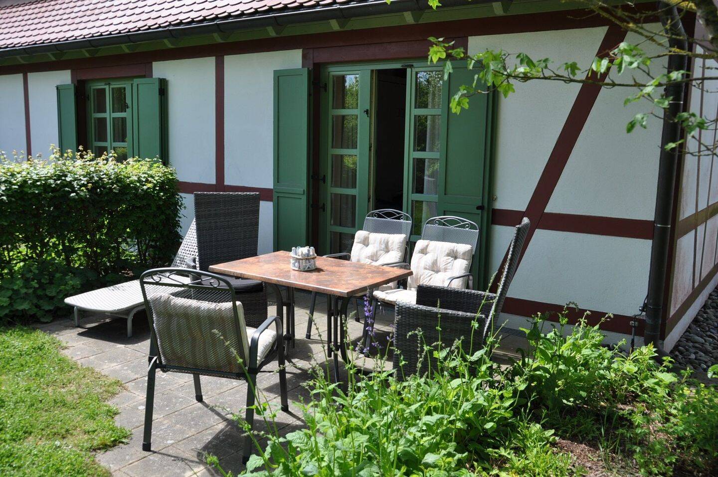 Top-Strandlage: Modernes Studio mit eigener großzügiger Terrasse im Grünen, 18556 Dranske