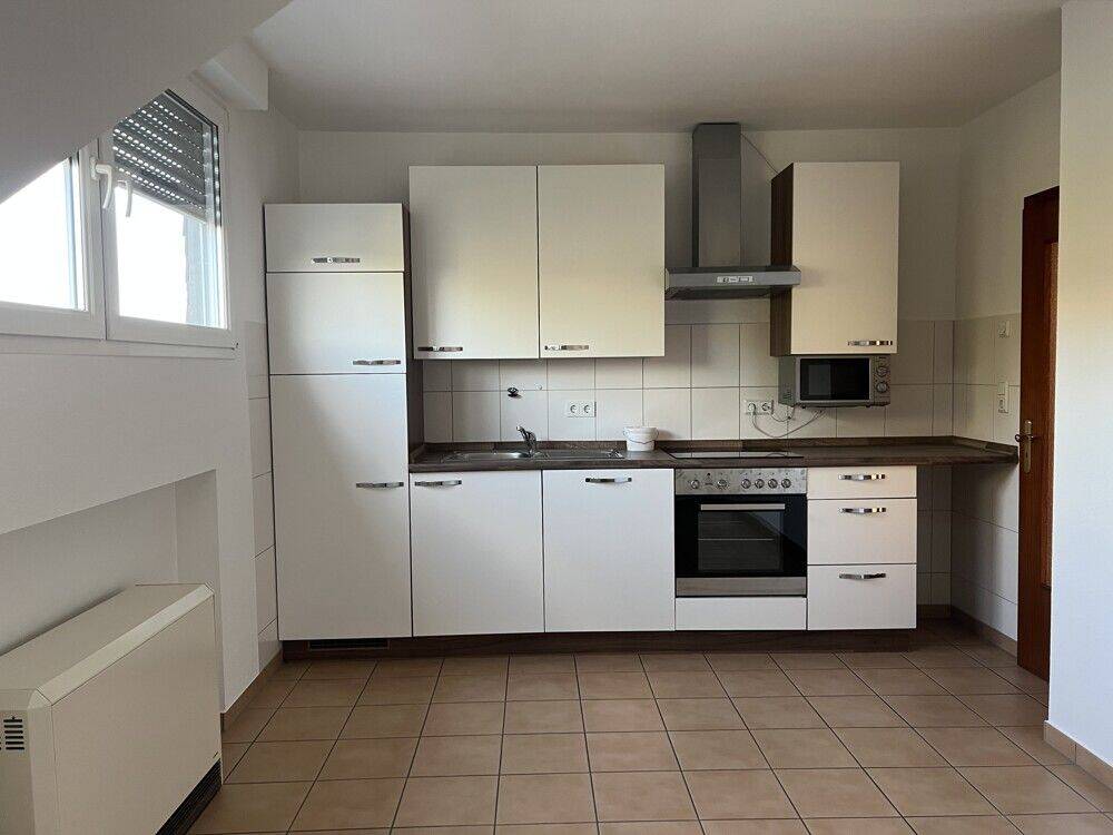 Konz, helle 3-Zimmer-Dachgeschosswohnung mit Einbauküche, Balkon und Stellplatz, 54329 Konz