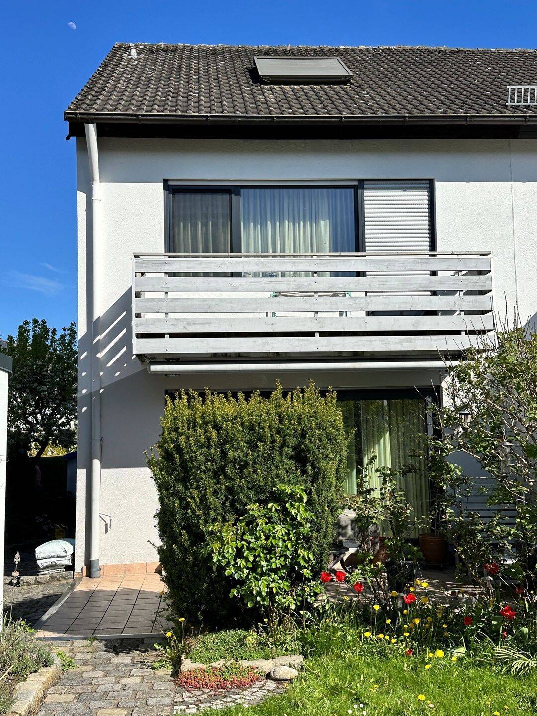 Gepflegte Doppelhaushälfte mit Garten, Garage und ausgebautem Dachgeschoss in bevorzugter Wohnlage, 90513 Zirndorf