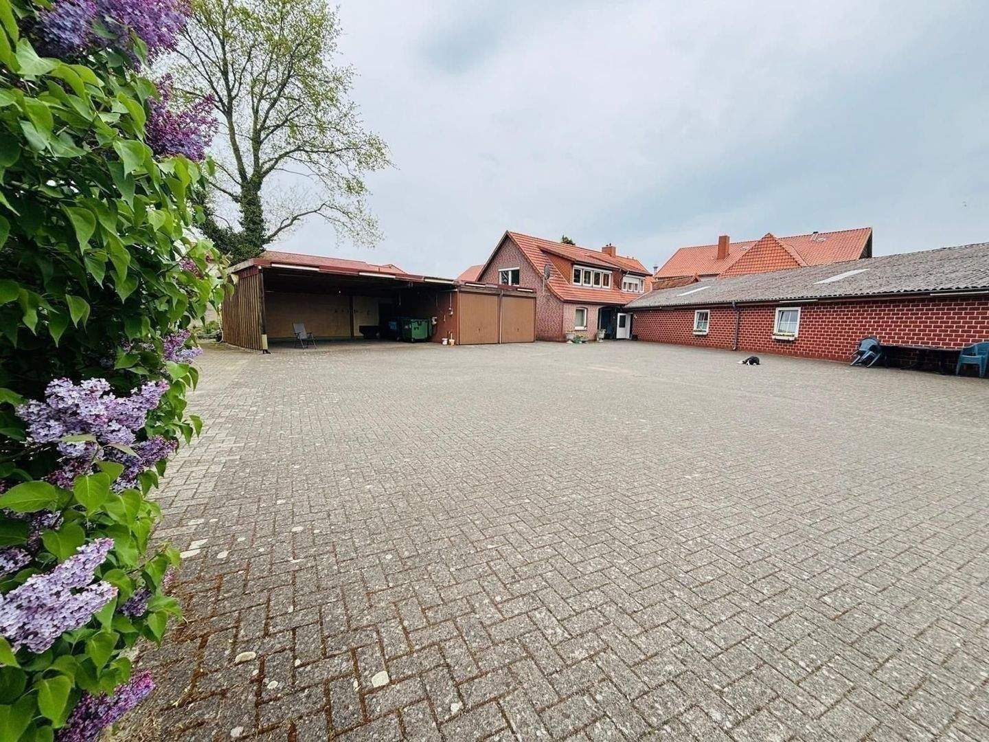 Geräumiges EFH mit gastronomischen Gewerbeteil mitten im Ortskern, 27232 Sulingen