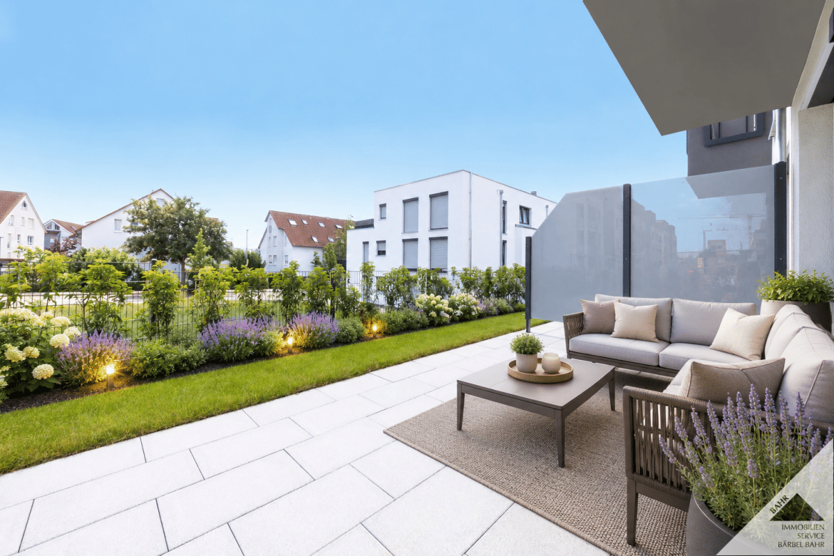 Clever investieren: Moderne Erdgeschosswohnung mit Garten, 71272 Renningen