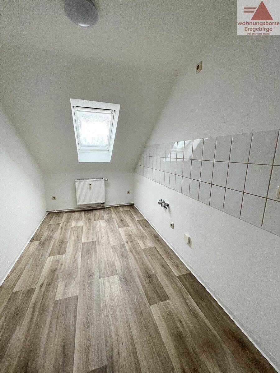 Neue Fußböden! Gemütliche Dachgeschosswohnung in ruhiger Lage von Aue, 8280 Aue-Bad Schlema