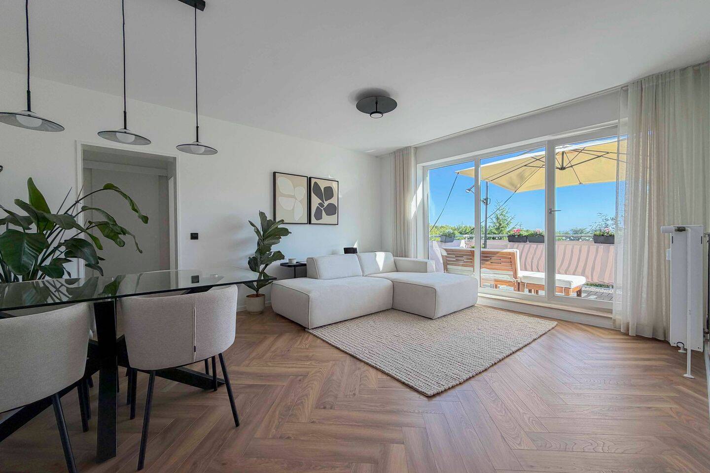 Lichtdurchflutete, kernsanierte 2-Zimmer-Wohnung in Alfter mit Balkon, Weitblick & TG-Stellplatz, 53347 Alfter