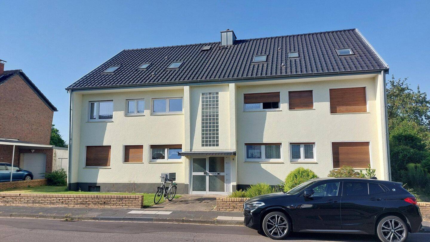 Frisch sanierte Dachgeschosswohnung mit Garage, PV-Strom & Klimaanlage – max. 6 Monate, 50374 Erftstadt