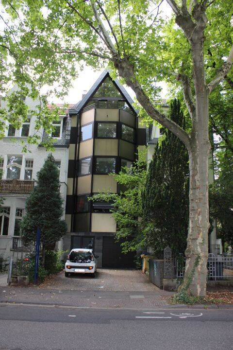 Poppelsdorf / Schlossnähe / Meckenheimer Allee: toll geschnittene 2-Zi-DG-Whg mit 2 Balkonen – kleine Küche inkl Einbauküche + Duschbad hell gefliest, 53115 Bonn