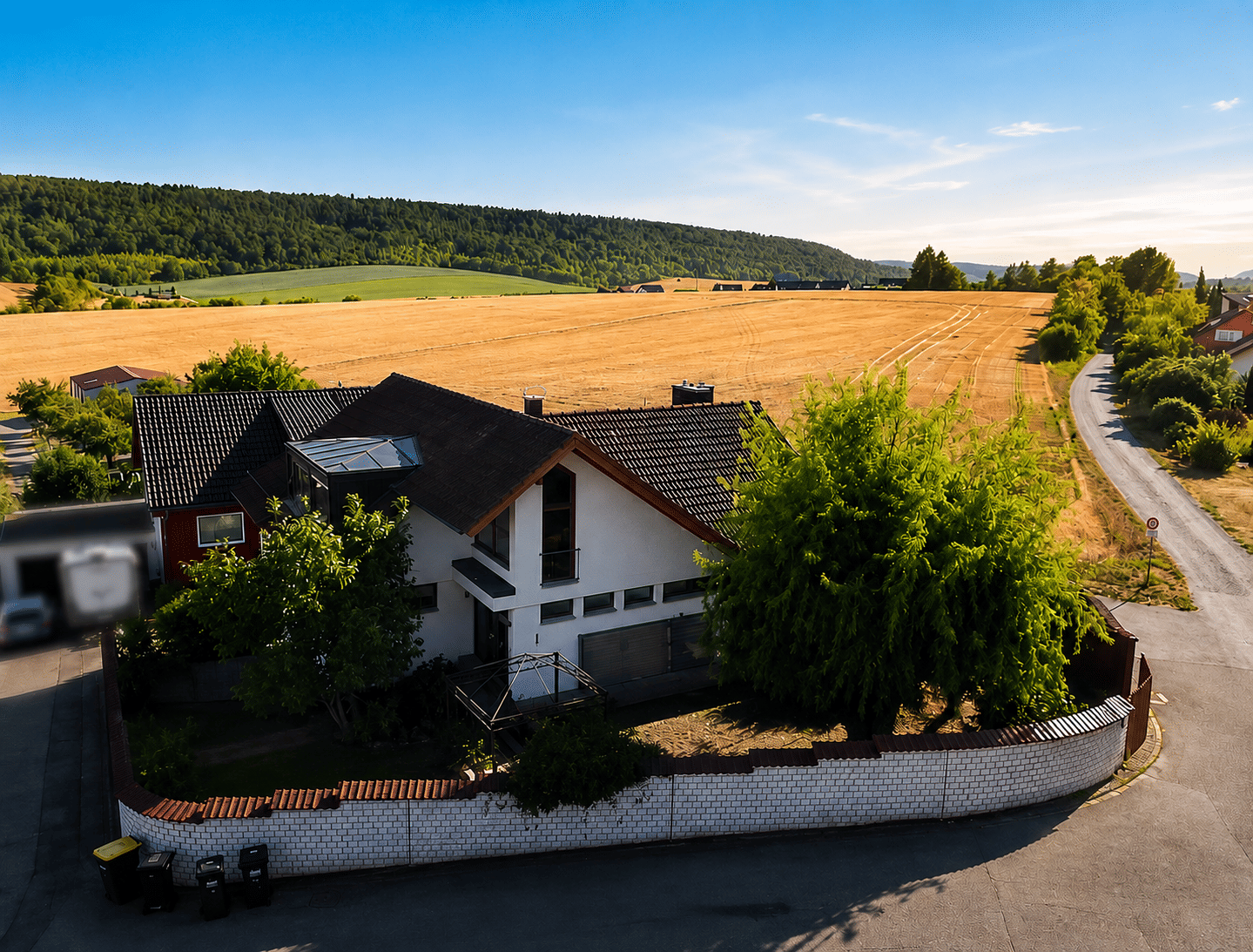 Feldrandlage mit Weitblick: Einfamilienhaus mit Einliegerwohnung, 74246 Eberstadt