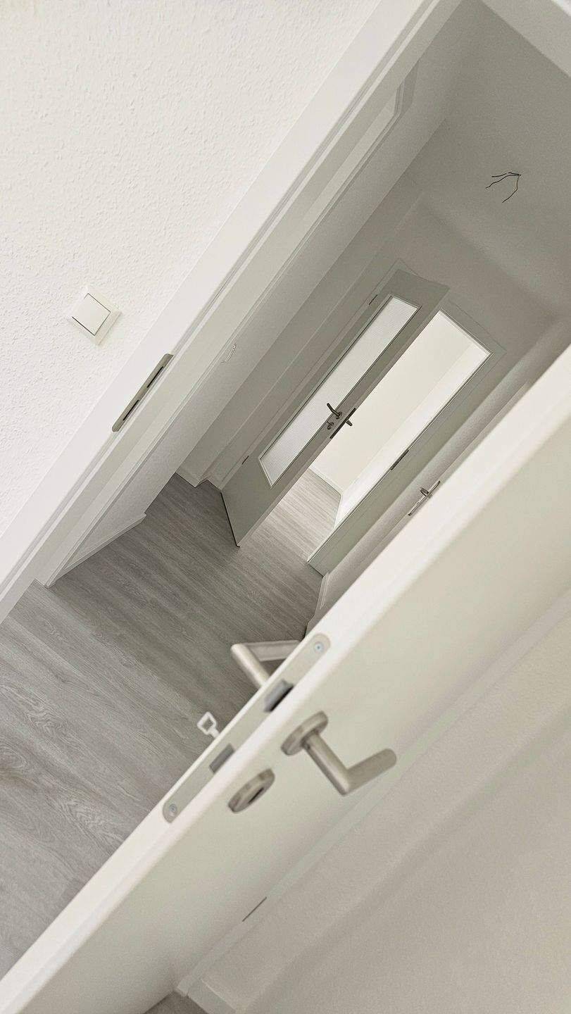 Schöne kleine Zweiraumwohnung mit Balkon, jetzt Termin vereinbaren, 9117 Chemnitz (Rabenstein Reichenbrand Rottluff Siegmar)