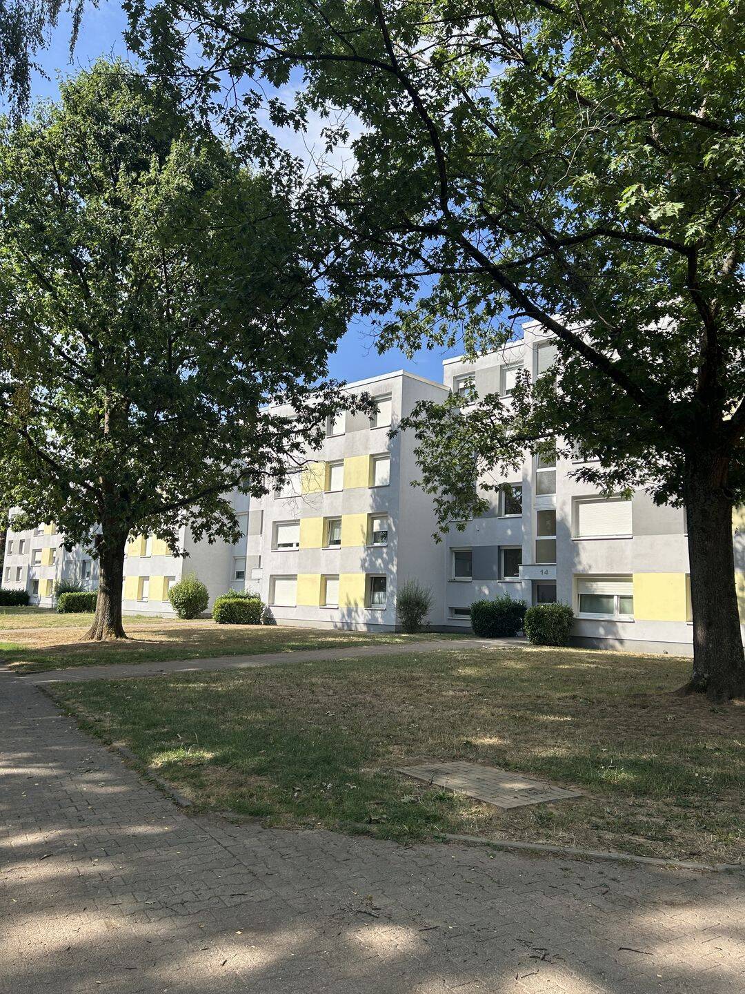 „Im Schammat“ – 4 Zimmer, Küche, Bad Wohnung mit Loggia im Grünen!, 54294 Trier