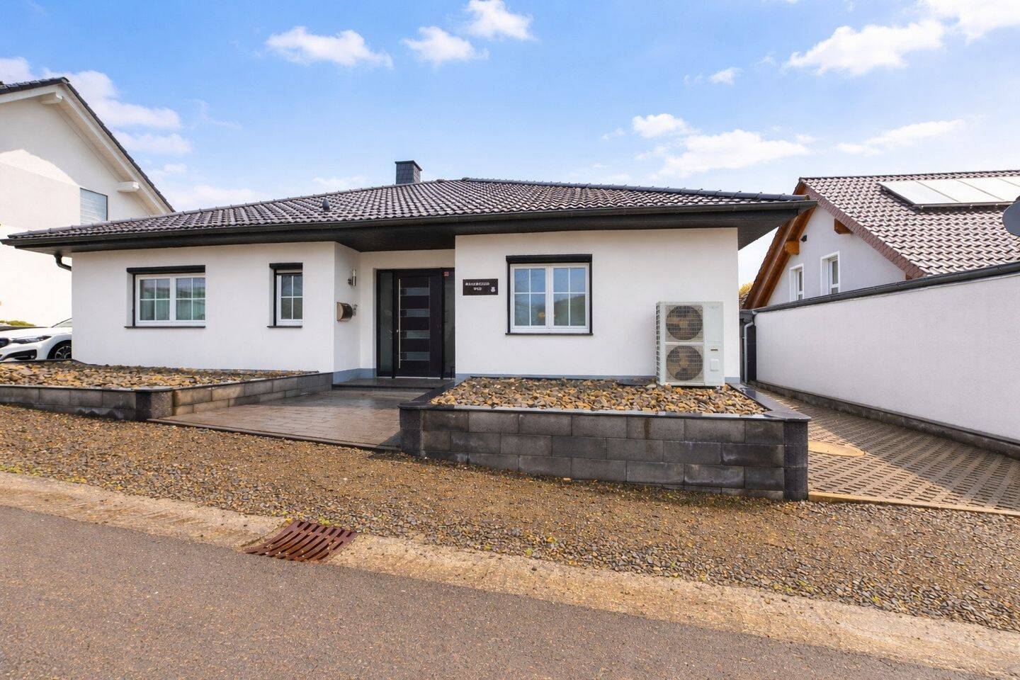 Zuhauseglück mit Ausblick – Moderner Bungalow mit großer Terrasse in Lauterecken, 67742 Lauterecken